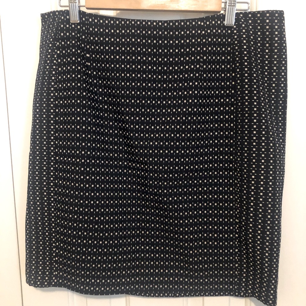 Tommy Above Knee Skirt